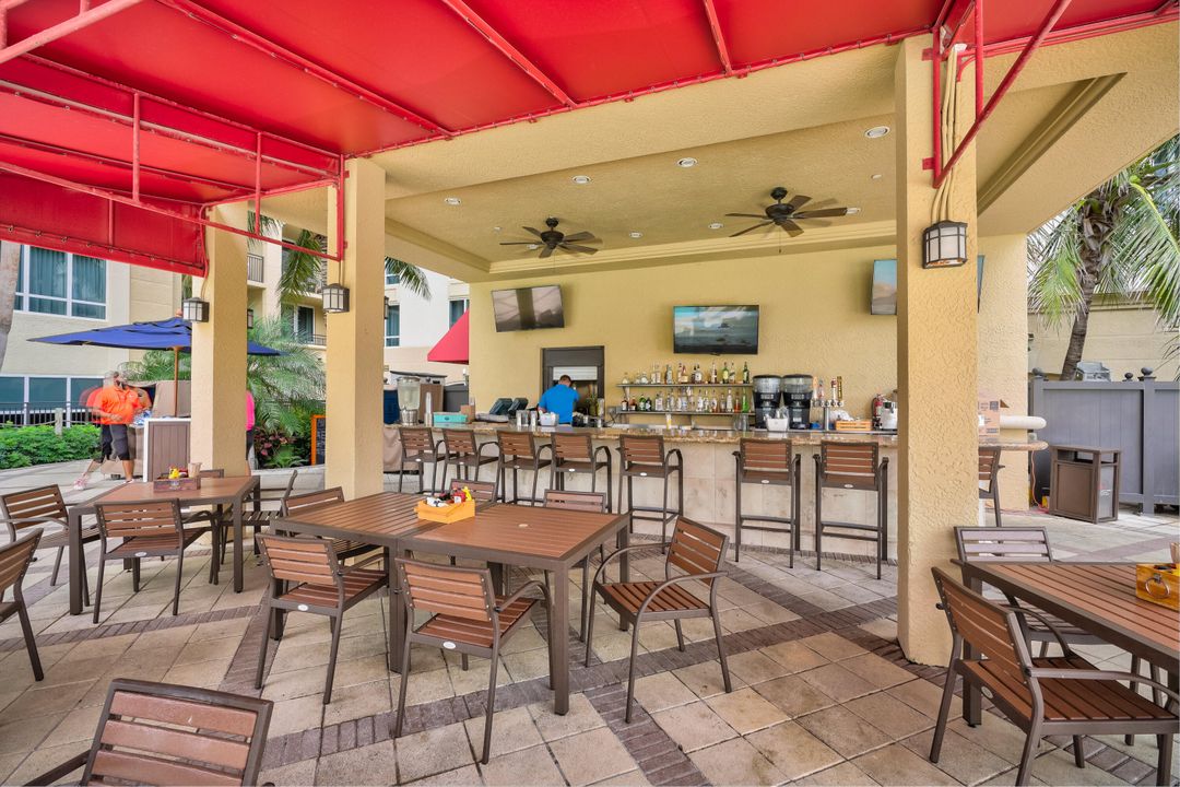 For Sale: $589,900 (1 beds, 1 baths, 726 Square Feet)