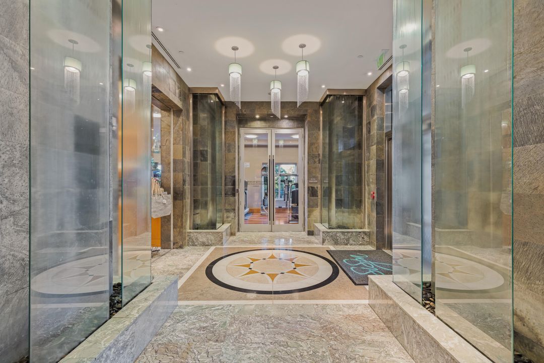 For Sale: $589,900 (1 beds, 1 baths, 726 Square Feet)