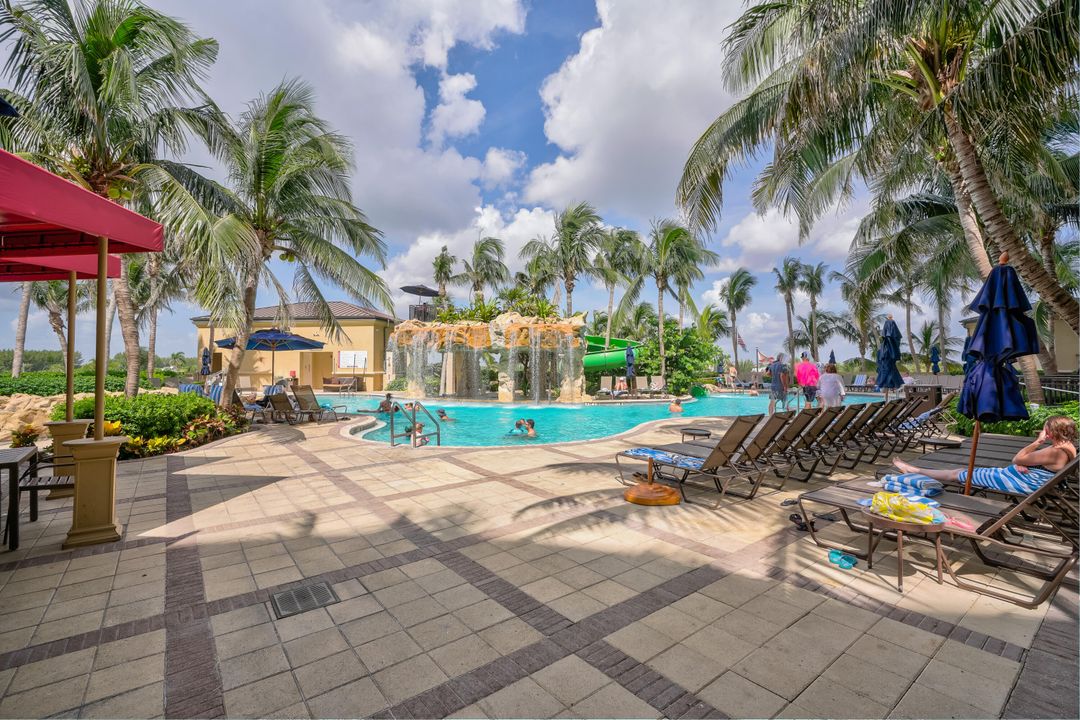 For Sale: $589,900 (1 beds, 1 baths, 726 Square Feet)