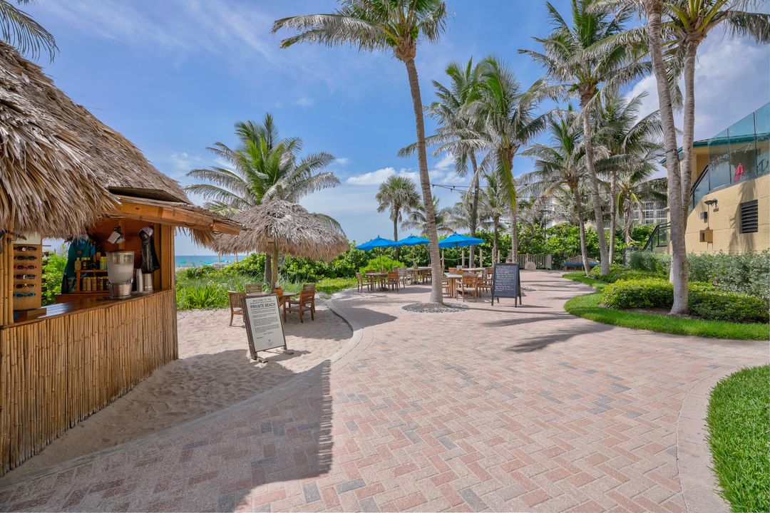 For Sale: $589,900 (1 beds, 1 baths, 726 Square Feet)