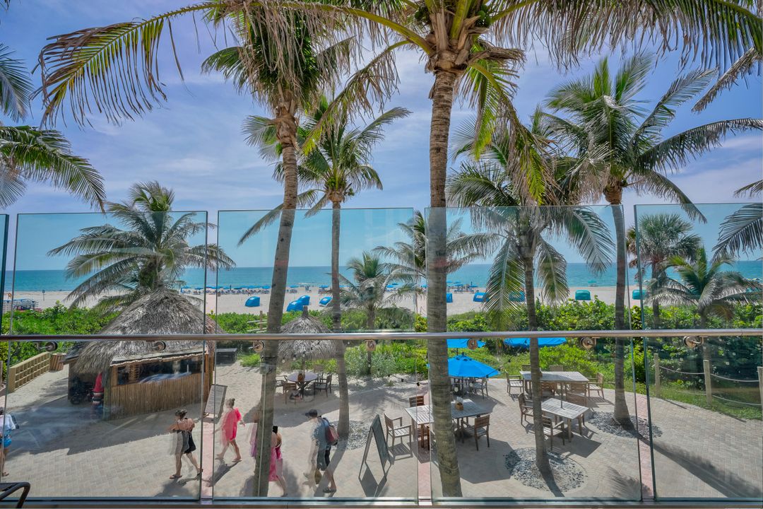 For Sale: $589,900 (1 beds, 1 baths, 726 Square Feet)