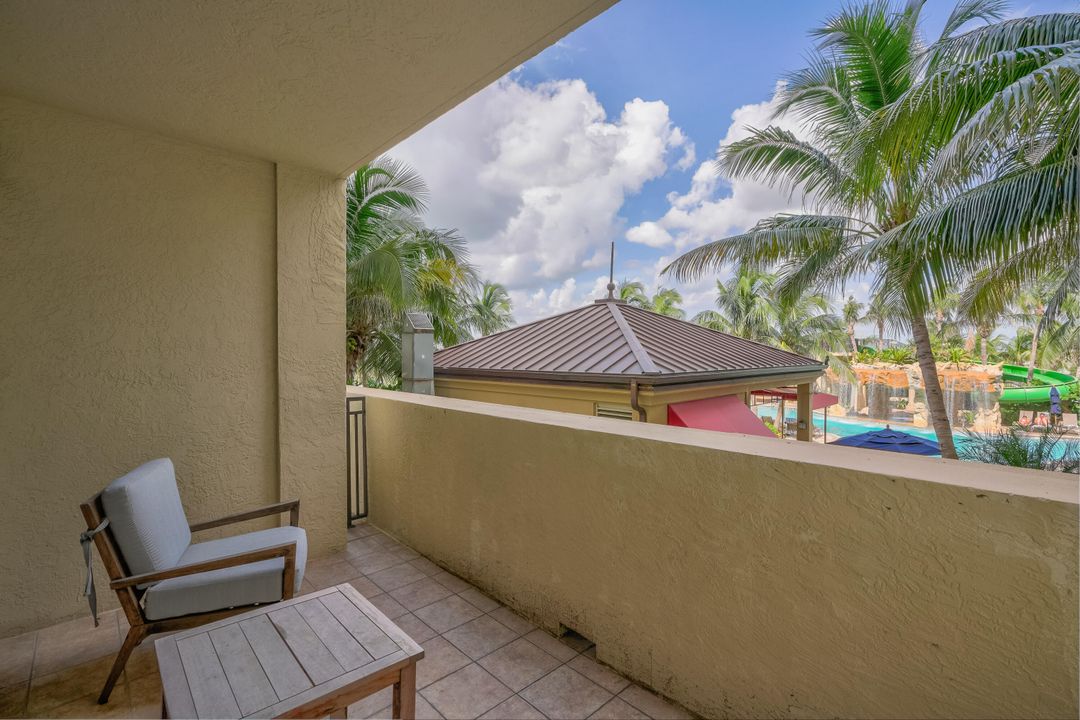 For Sale: $589,900 (1 beds, 1 baths, 726 Square Feet)