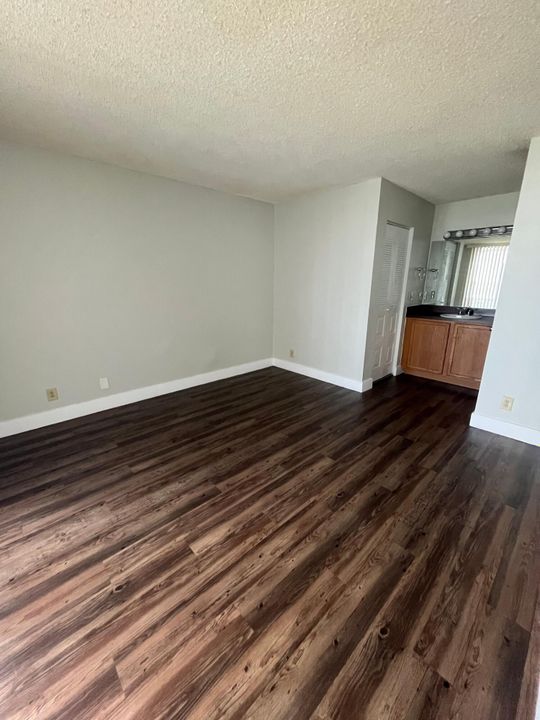 Activo con contrato: $1,550 (1 camas, 1 baños, 527 Pies cuadrados)