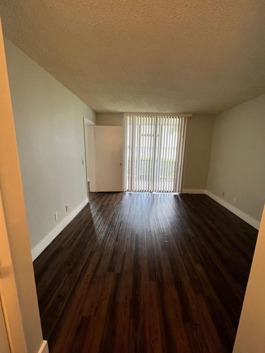 Activo con contrato: $1,550 (1 camas, 1 baños, 527 Pies cuadrados)