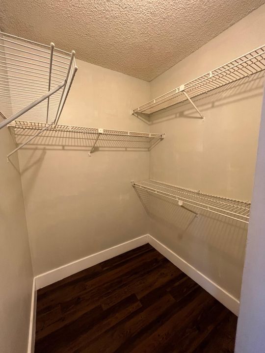 Activo con contrato: $1,550 (1 camas, 1 baños, 527 Pies cuadrados)