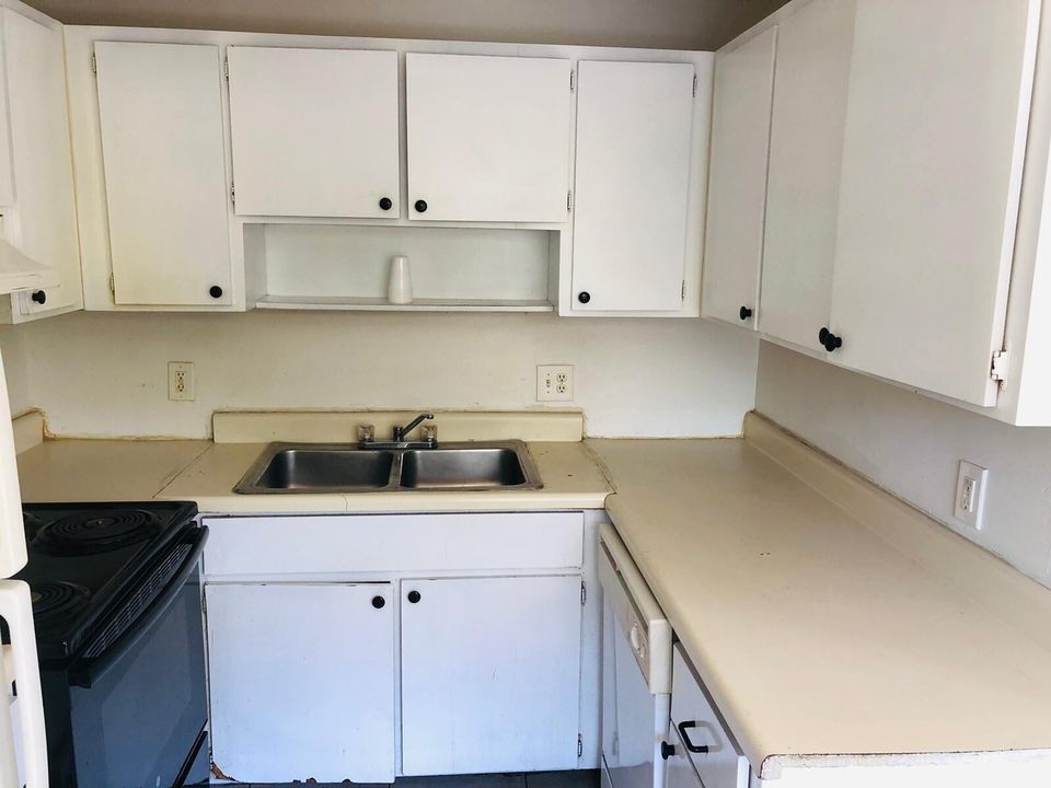 待售: $145,000 (2 贝兹, 2 浴室, 908 平方英尺)