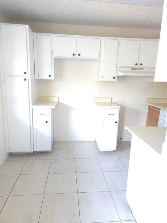 待售: $145,000 (2 贝兹, 2 浴室, 908 平方英尺)