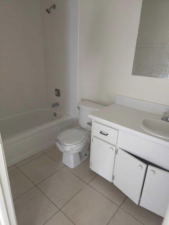 待售: $145,000 (2 贝兹, 2 浴室, 908 平方英尺)