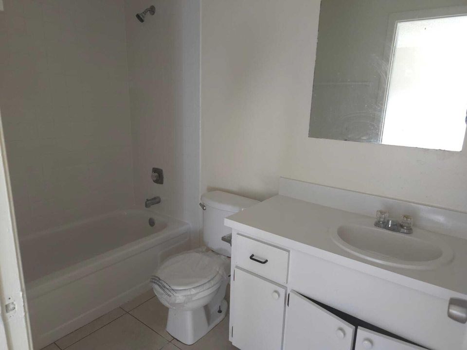 待售: $145,000 (2 贝兹, 2 浴室, 908 平方英尺)