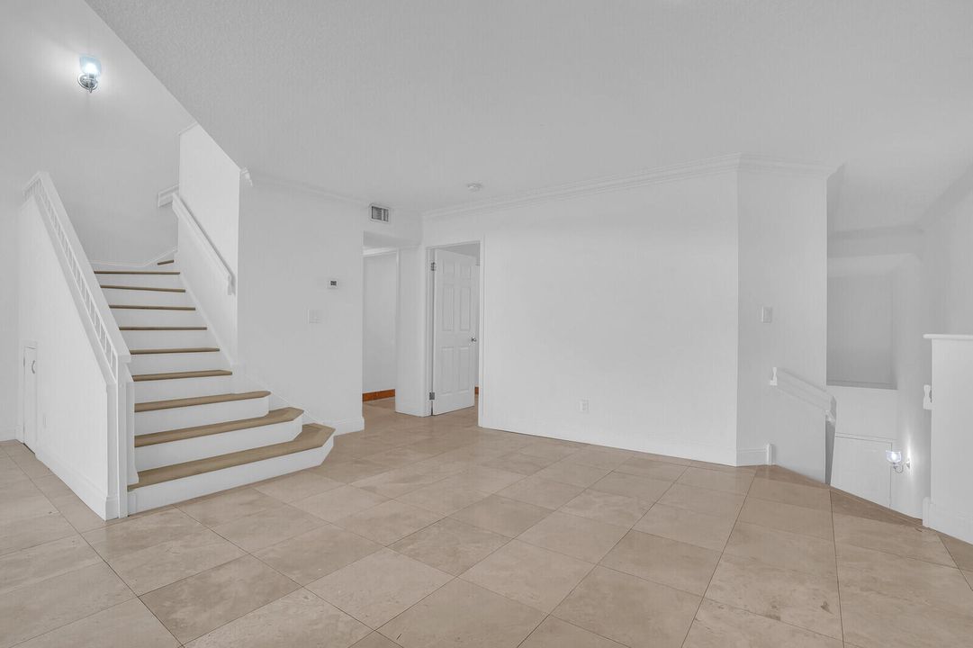 For Rent: $5,200 (2 beds, 2 baths, 1624 Square Feet)