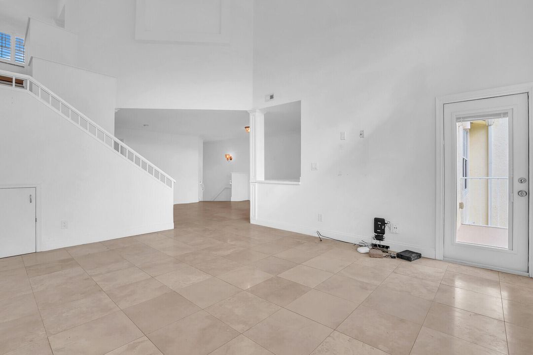 For Rent: $5,200 (2 beds, 2 baths, 1624 Square Feet)