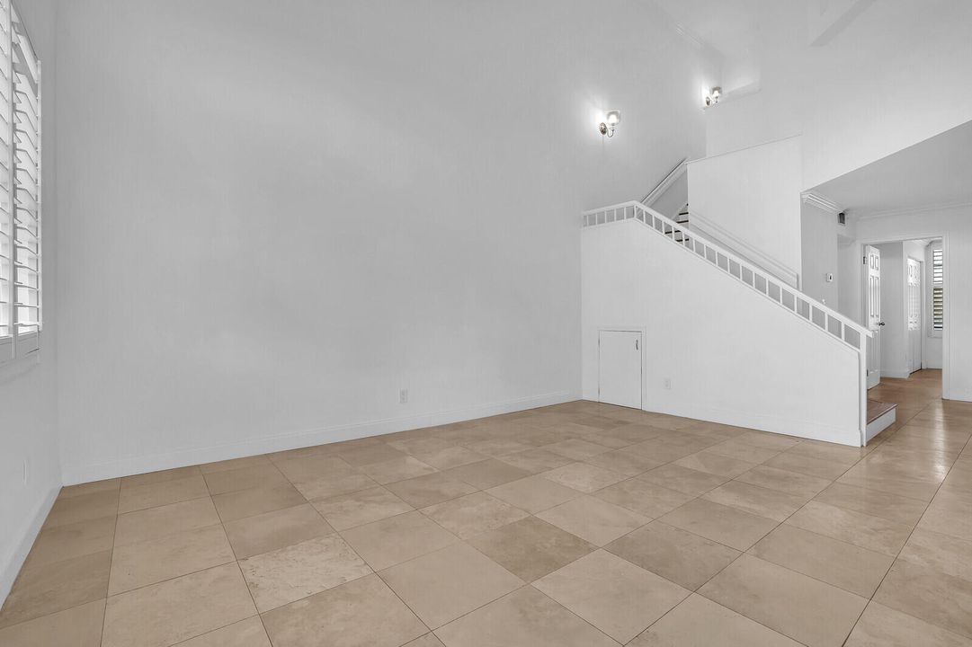 For Rent: $5,200 (2 beds, 2 baths, 1624 Square Feet)