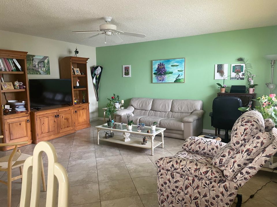 合同活跃: $1,475 (2 贝兹, 2 浴室, 907 平方英尺)