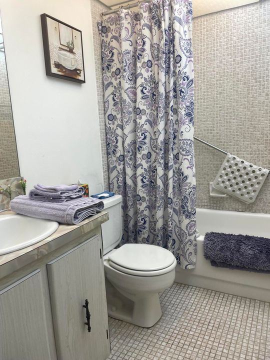 合同活跃: $1,475 (2 贝兹, 2 浴室, 907 平方英尺)