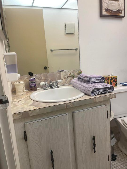 合同活跃: $1,475 (2 贝兹, 2 浴室, 907 平方英尺)