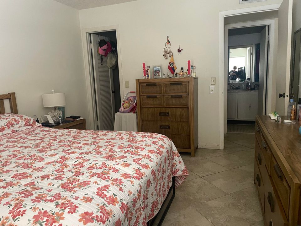 合同活跃: $1,475 (2 贝兹, 2 浴室, 907 平方英尺)