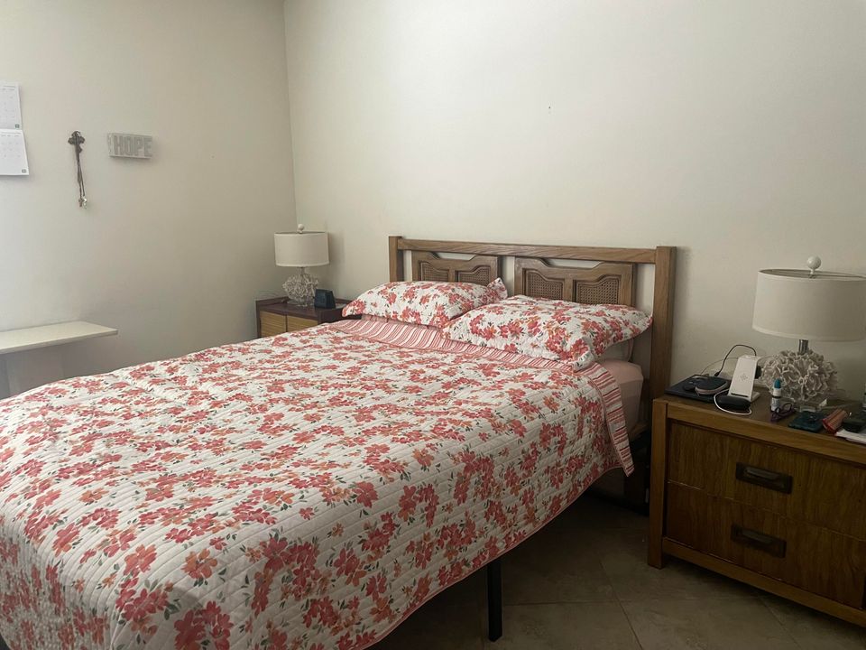 合同活跃: $1,475 (2 贝兹, 2 浴室, 907 平方英尺)