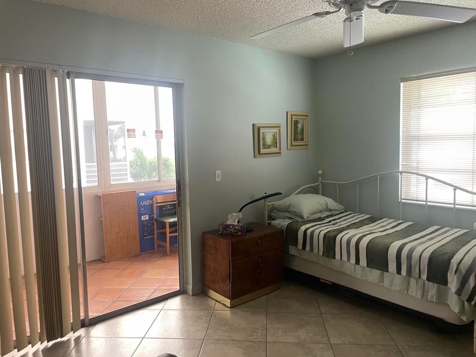 合同活跃: $1,475 (2 贝兹, 2 浴室, 907 平方英尺)