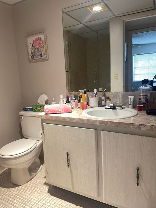 合同活跃: $1,475 (2 贝兹, 2 浴室, 907 平方英尺)