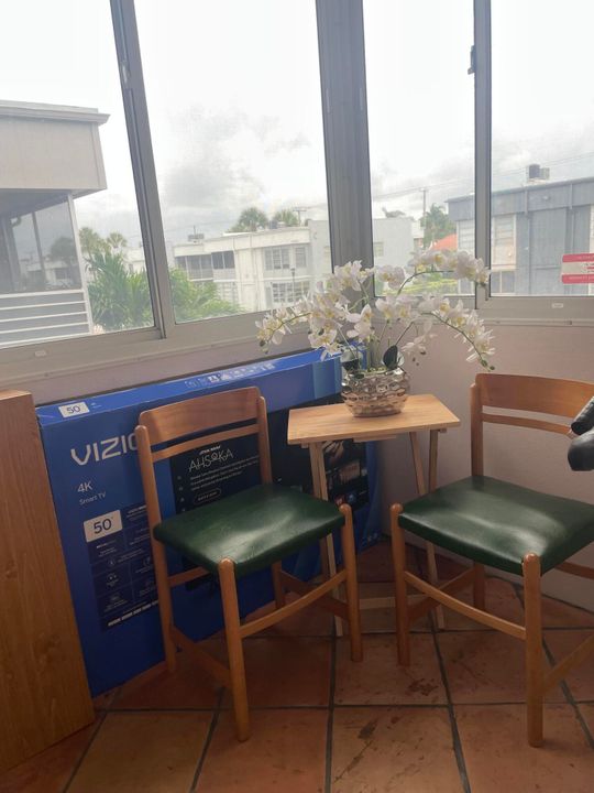 合同活跃: $1,475 (2 贝兹, 2 浴室, 907 平方英尺)