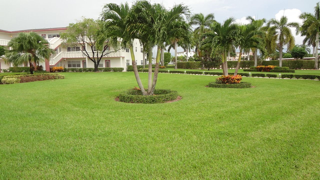 Active With Contract: $1,895 (2 beds, 1 baths, 835 Square Feet)