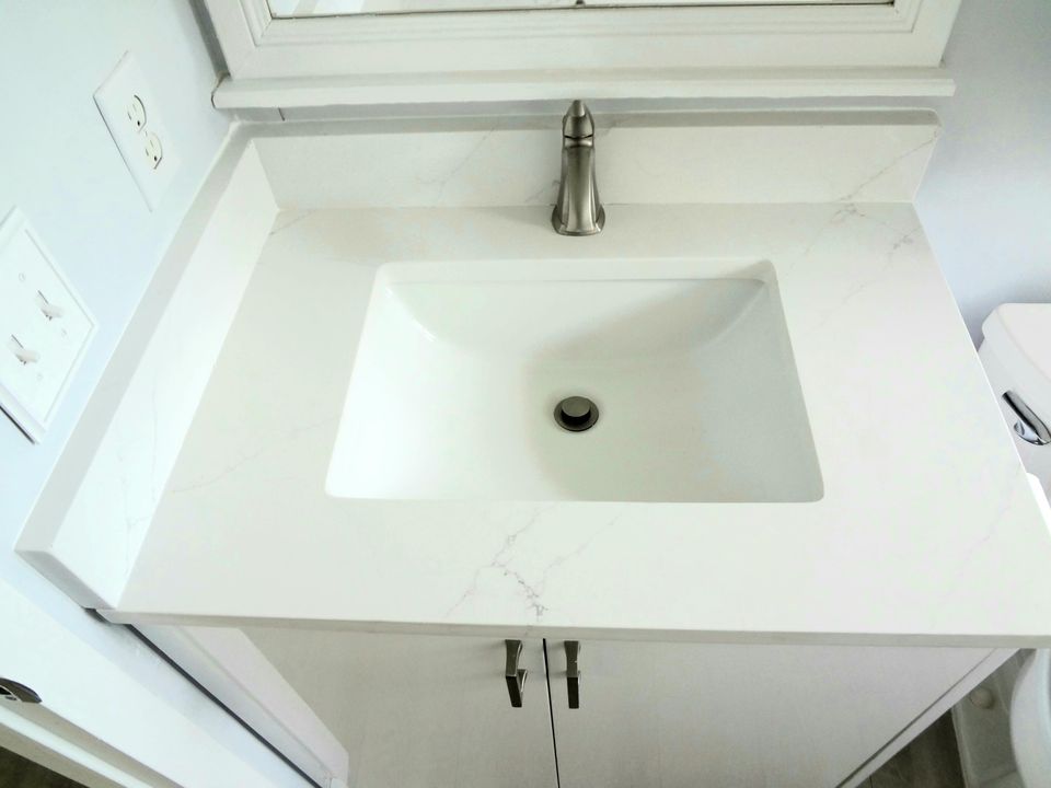 Active With Contract: $1,895 (2 beds, 1 baths, 835 Square Feet)