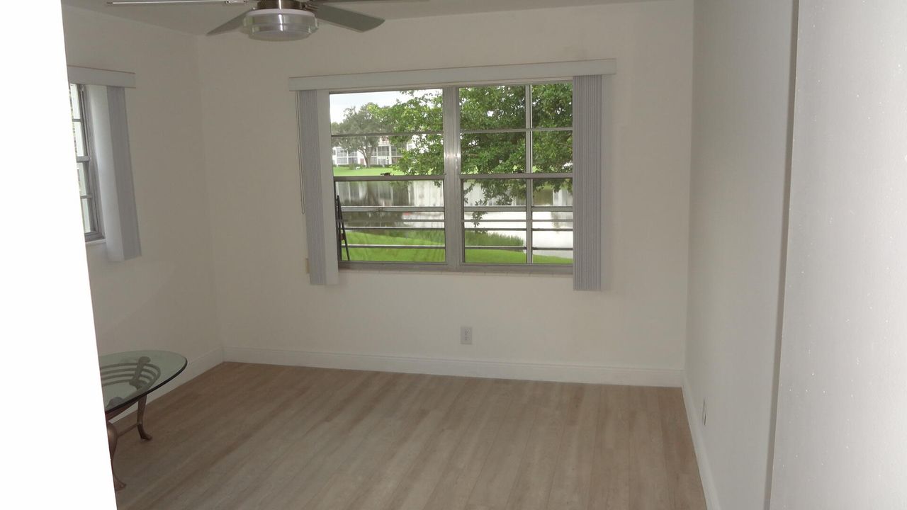 Active With Contract: $1,895 (2 beds, 1 baths, 835 Square Feet)