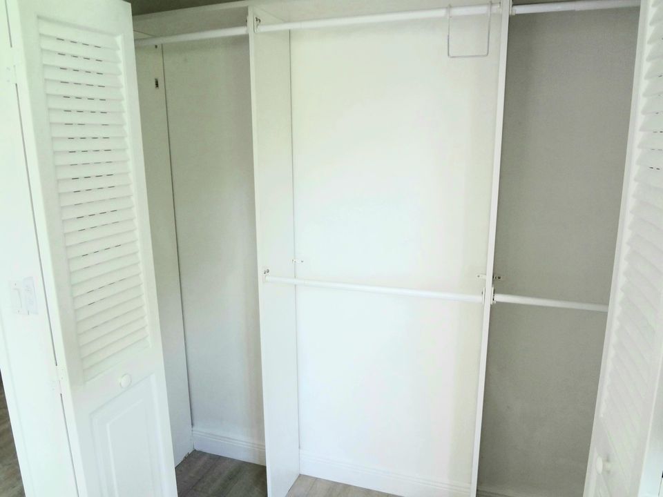 Active With Contract: $1,895 (2 beds, 1 baths, 835 Square Feet)