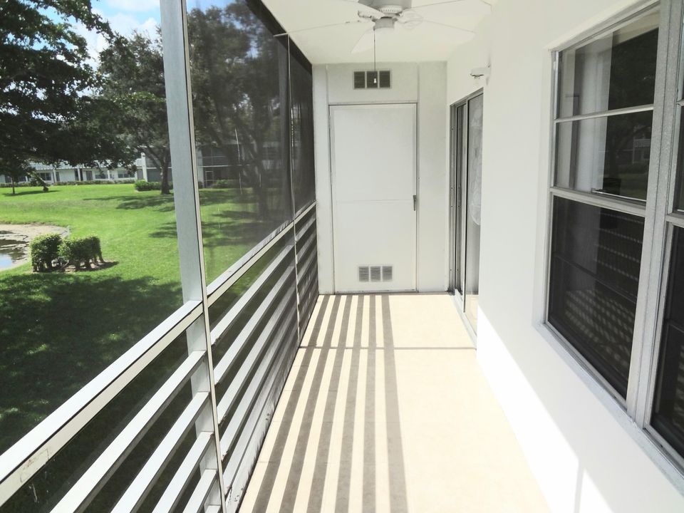 Active With Contract: $1,895 (2 beds, 1 baths, 835 Square Feet)