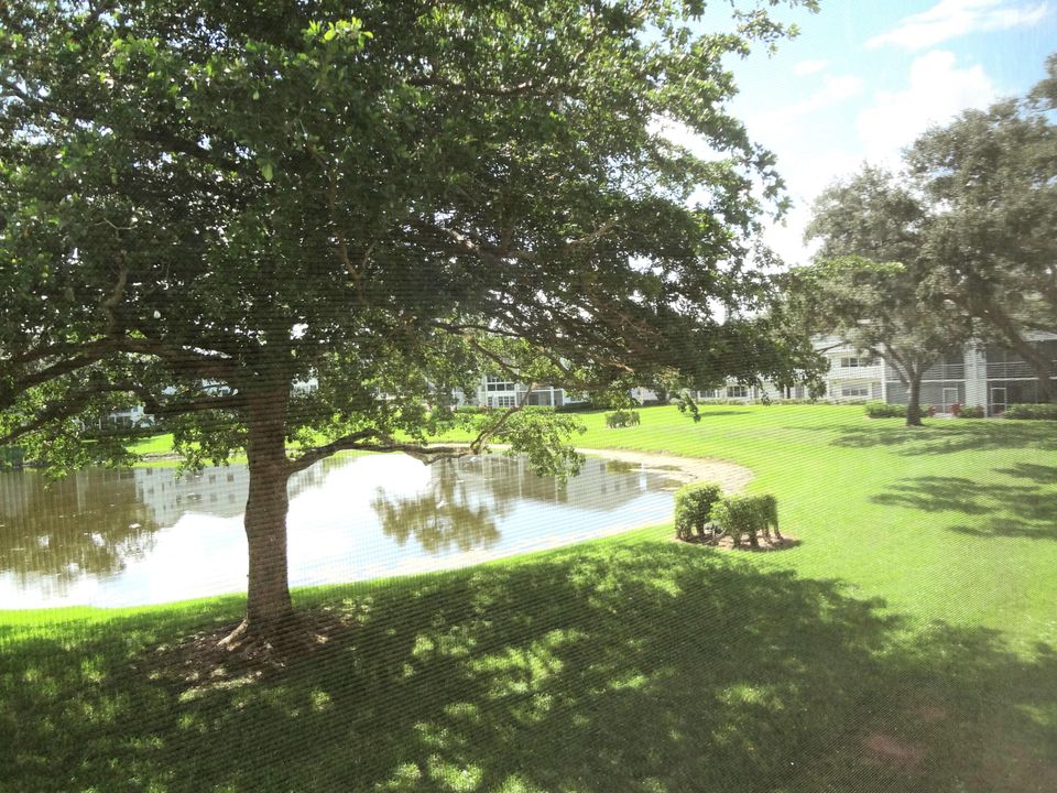 Active With Contract: $1,895 (2 beds, 1 baths, 835 Square Feet)