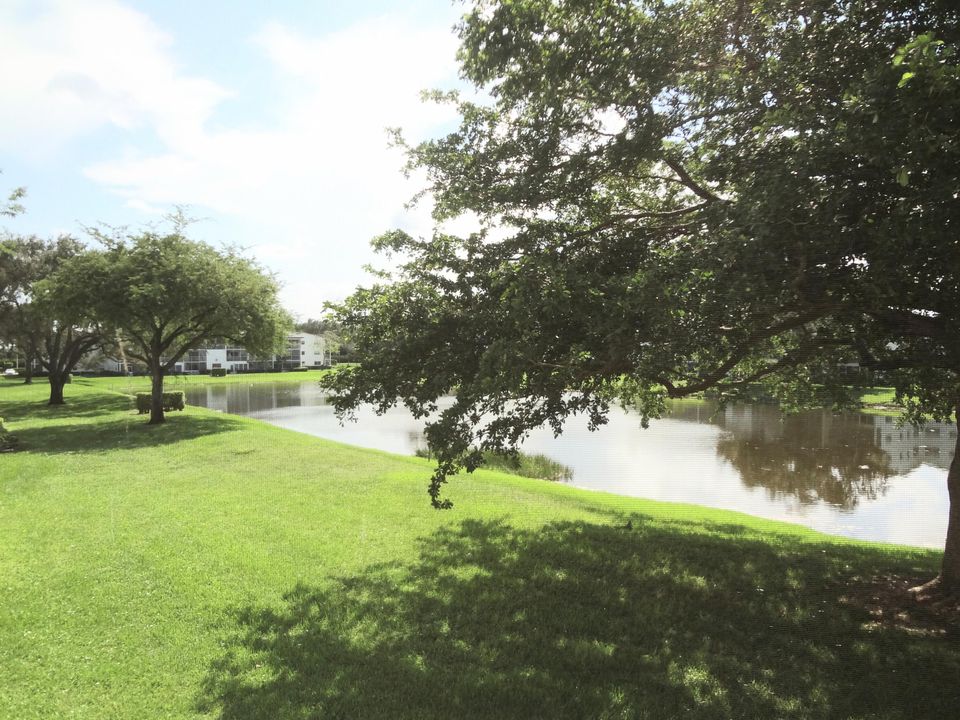 Active With Contract: $1,895 (2 beds, 1 baths, 835 Square Feet)