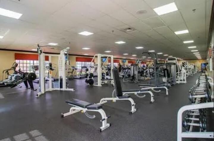 Active With Contract: $1,895 (2 beds, 1 baths, 835 Square Feet)