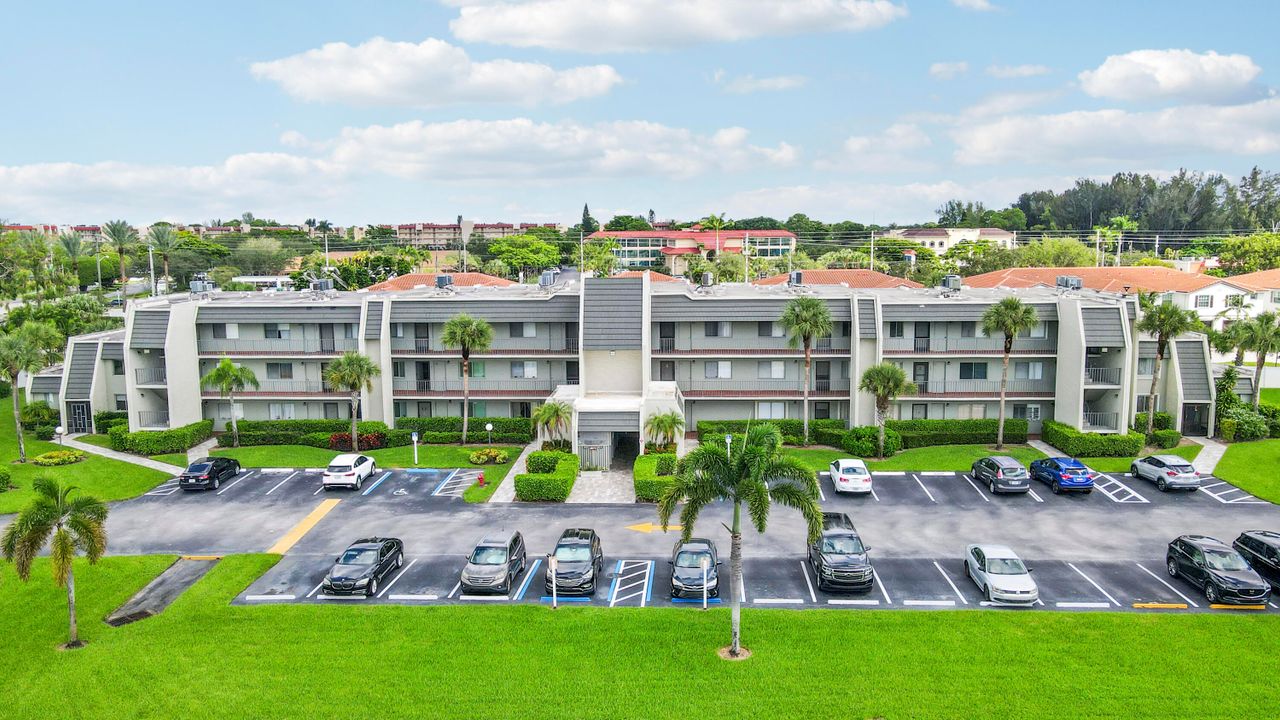 For Sale: $199,000 (2 beds, 2 baths, 1050 Square Feet)