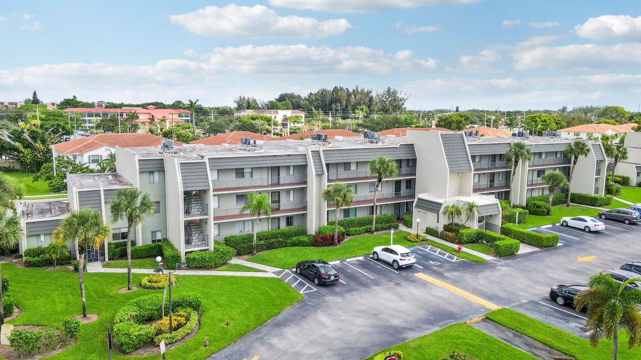 For Sale: $199,000 (2 beds, 2 baths, 1050 Square Feet)