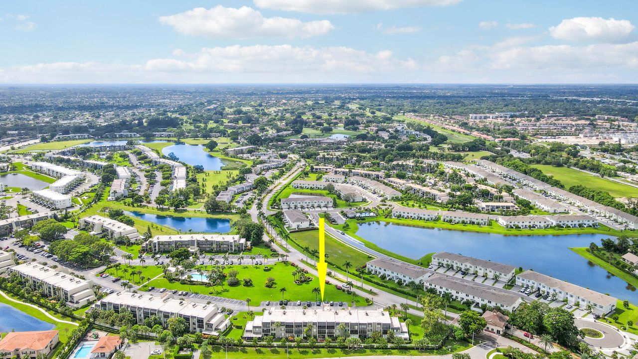 For Sale: $199,000 (2 beds, 2 baths, 1050 Square Feet)