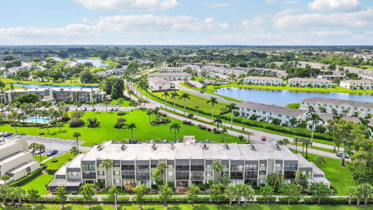 For Sale: $199,000 (2 beds, 2 baths, 1050 Square Feet)