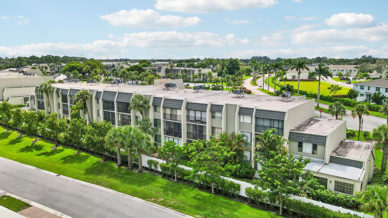 For Sale: $199,000 (2 beds, 2 baths, 1050 Square Feet)