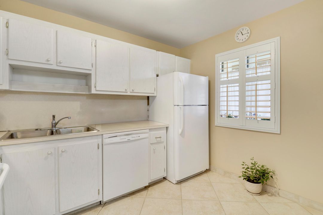 For Sale: $199,000 (2 beds, 2 baths, 1050 Square Feet)