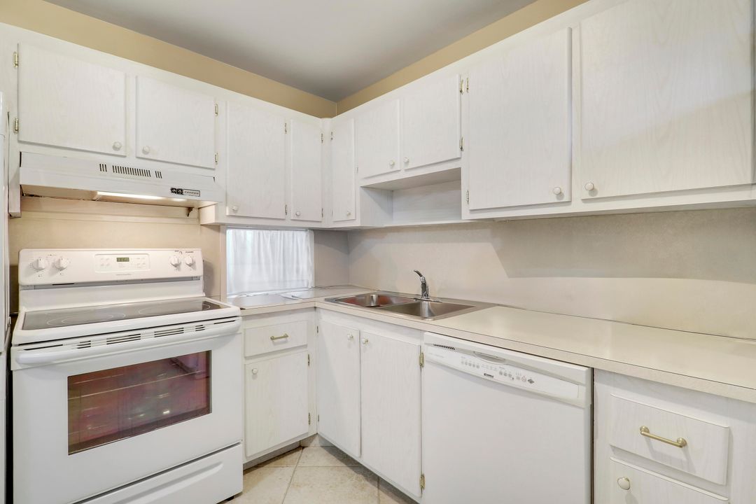 For Sale: $199,000 (2 beds, 2 baths, 1050 Square Feet)