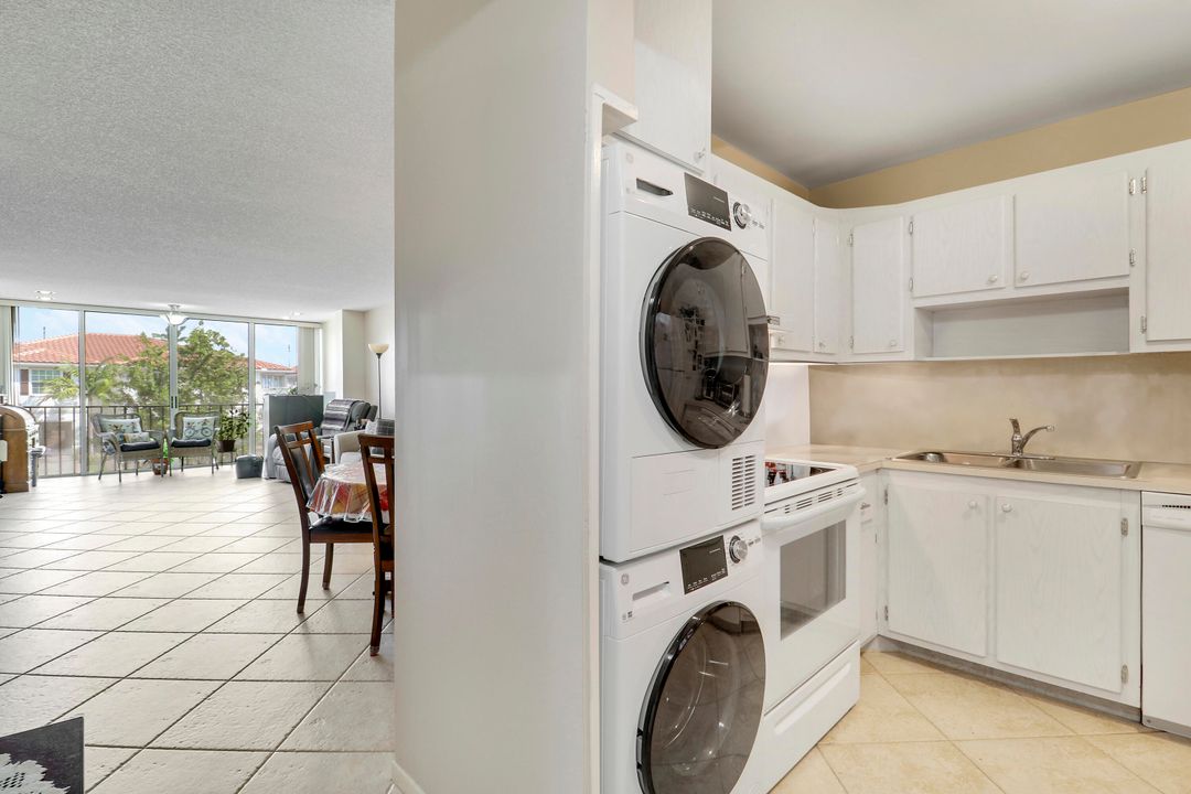 For Sale: $199,000 (2 beds, 2 baths, 1050 Square Feet)