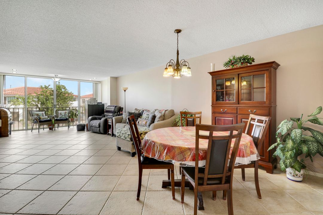 For Sale: $199,000 (2 beds, 2 baths, 1050 Square Feet)