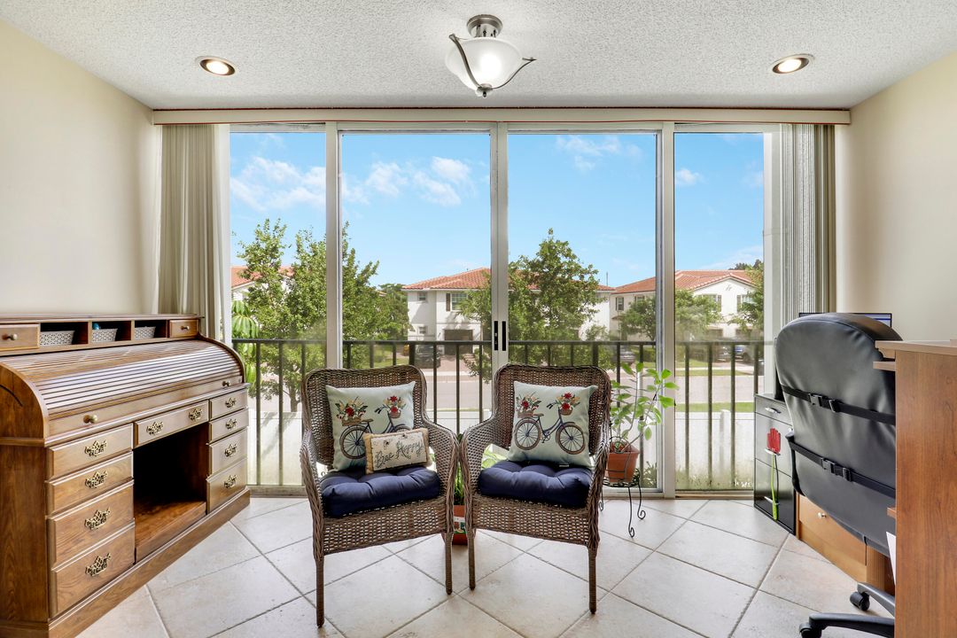 For Sale: $199,000 (2 beds, 2 baths, 1050 Square Feet)