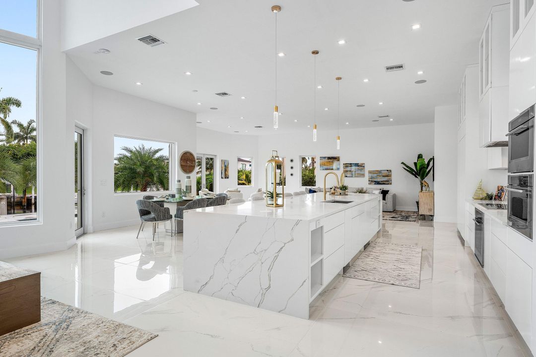 На продажу: $5,750,000 (6 спален, 6 ванн, 5858 Квадратных фут)