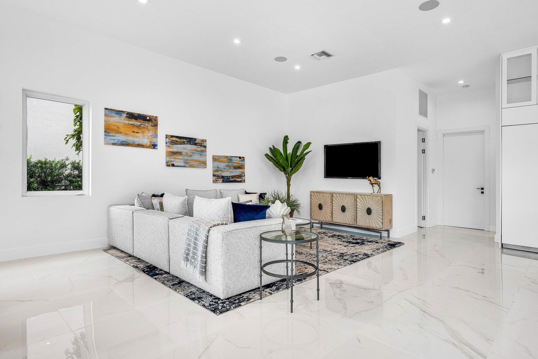 На продажу: $5,750,000 (6 спален, 6 ванн, 5858 Квадратных фут)