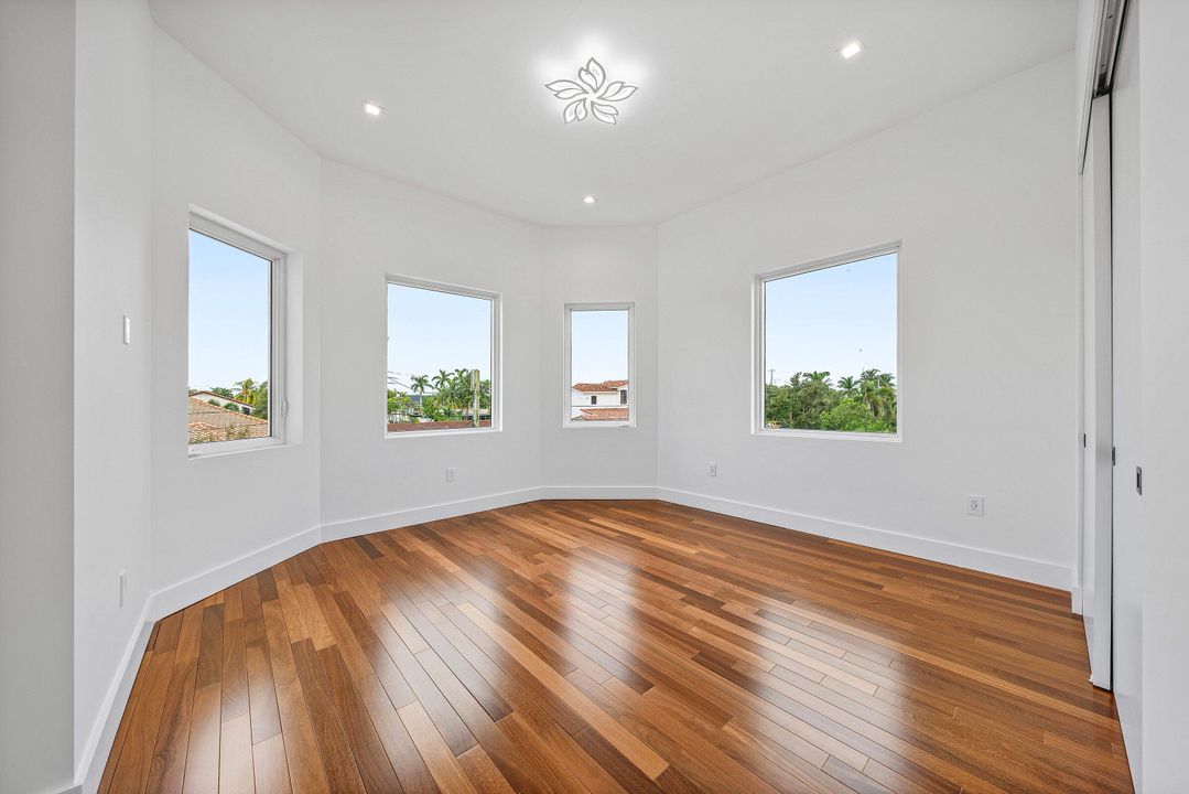 На продажу: $5,750,000 (6 спален, 6 ванн, 5858 Квадратных фут)