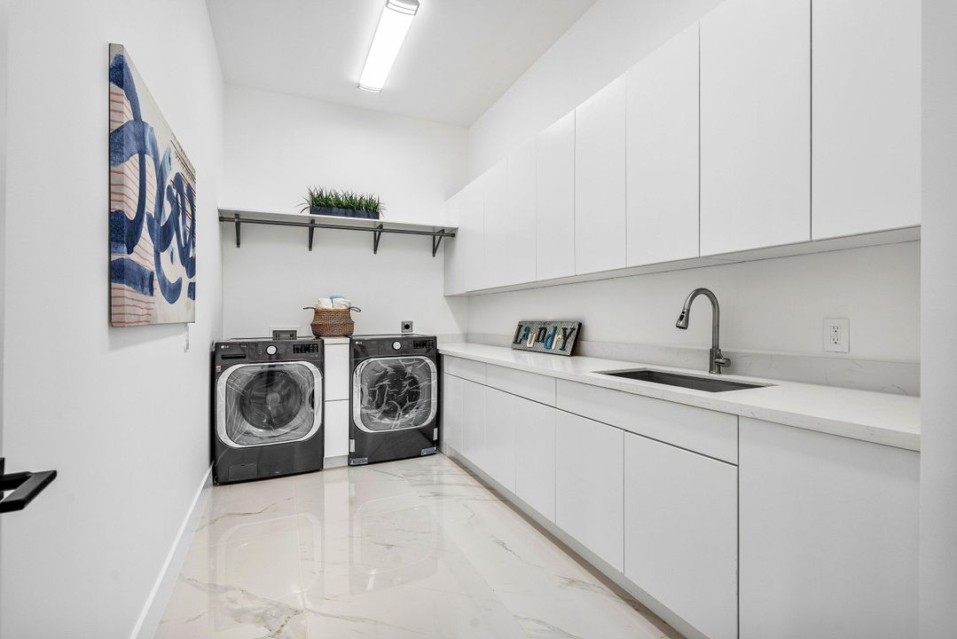 На продажу: $5,750,000 (6 спален, 6 ванн, 5858 Квадратных фут)