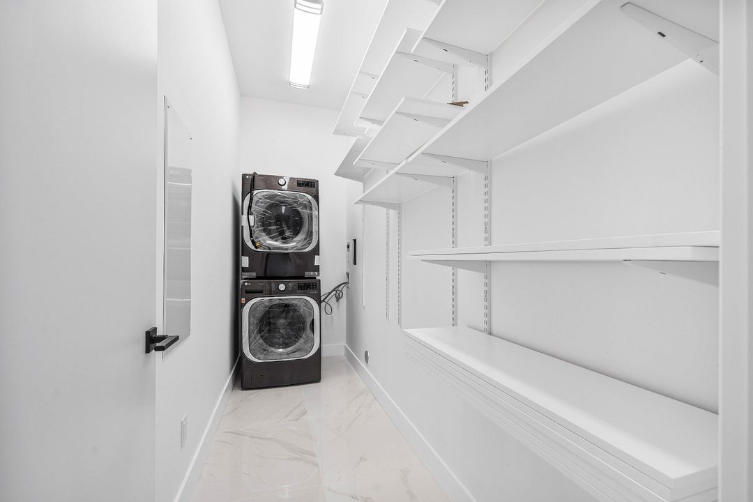 На продажу: $5,750,000 (6 спален, 6 ванн, 5858 Квадратных фут)