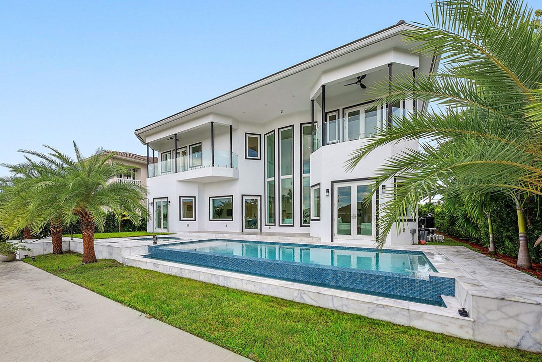 На продажу: $5,750,000 (6 спален, 6 ванн, 5858 Квадратных фут)