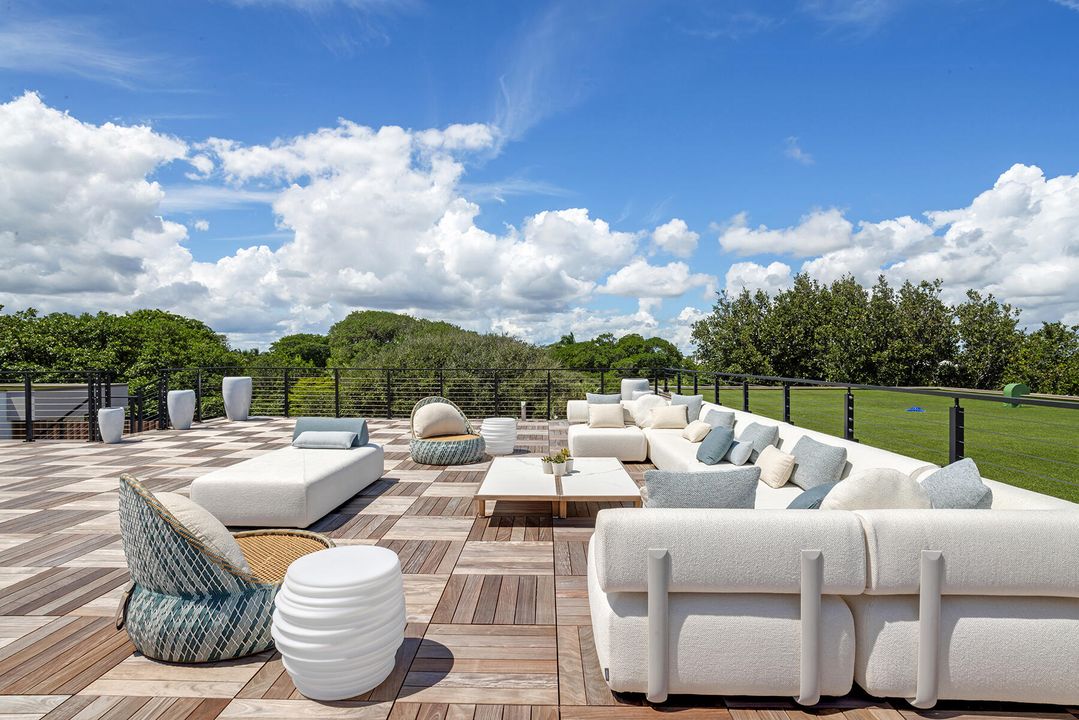 For Sale: $21,000,000 (7 beds, 8 baths, 7631 Square Feet)