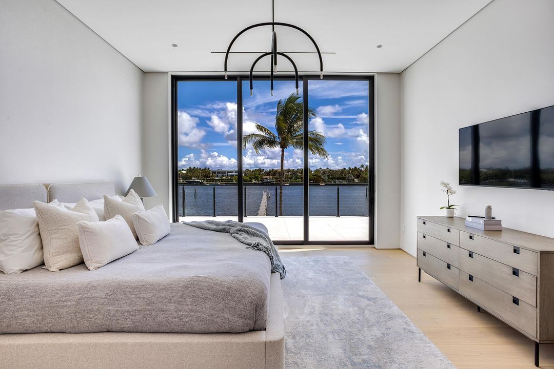 For Sale: $21,000,000 (7 beds, 8 baths, 7631 Square Feet)